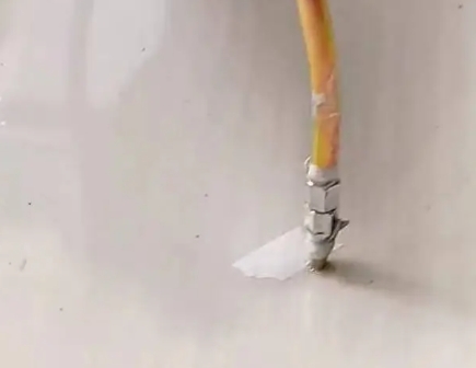 应县瓷砖空鼓维修公司专业解答在瓷砖铺贴过程中，如果使用的砂料过粗（如全部使用了粗砂），可能会导致以下问题
