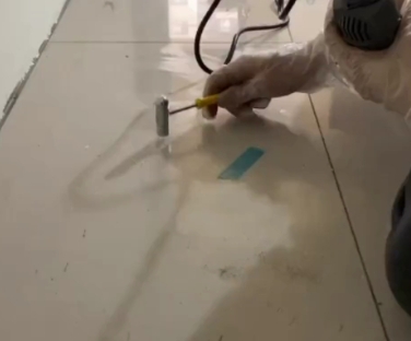 应县瓷砖开裂维修公司专业分享瓷砖在铺贴前如果没有沥干水分，将会导致以下问题